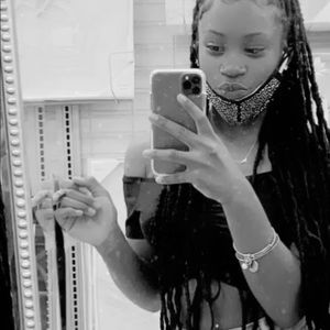 Meet your Posher, Destinee